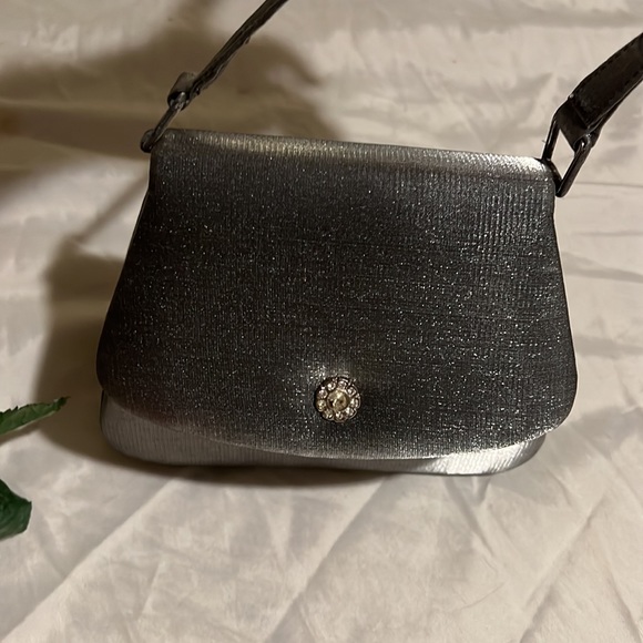 Cute mini silver hand bag - Picture 5 of 7